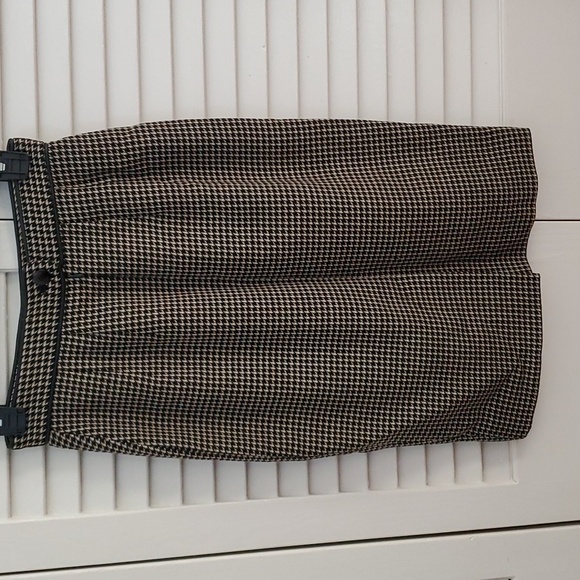 Dana Buchman Houndstooth Skirt, 4P - Picture 2 of 14
